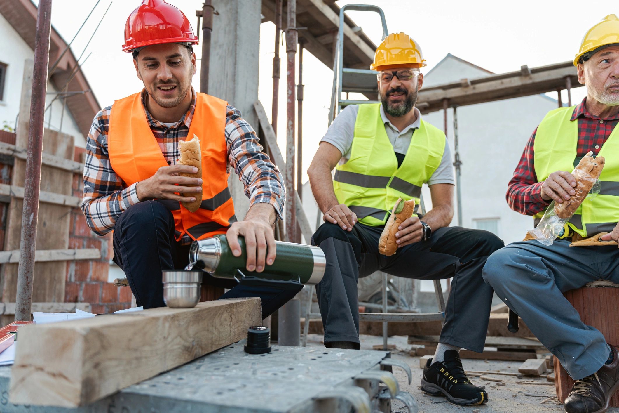 Professionnels du bâtiment sur chantier